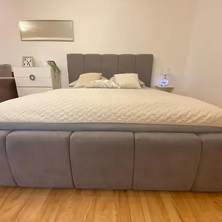 Rodzinny Z Ogrodem 아파트 *